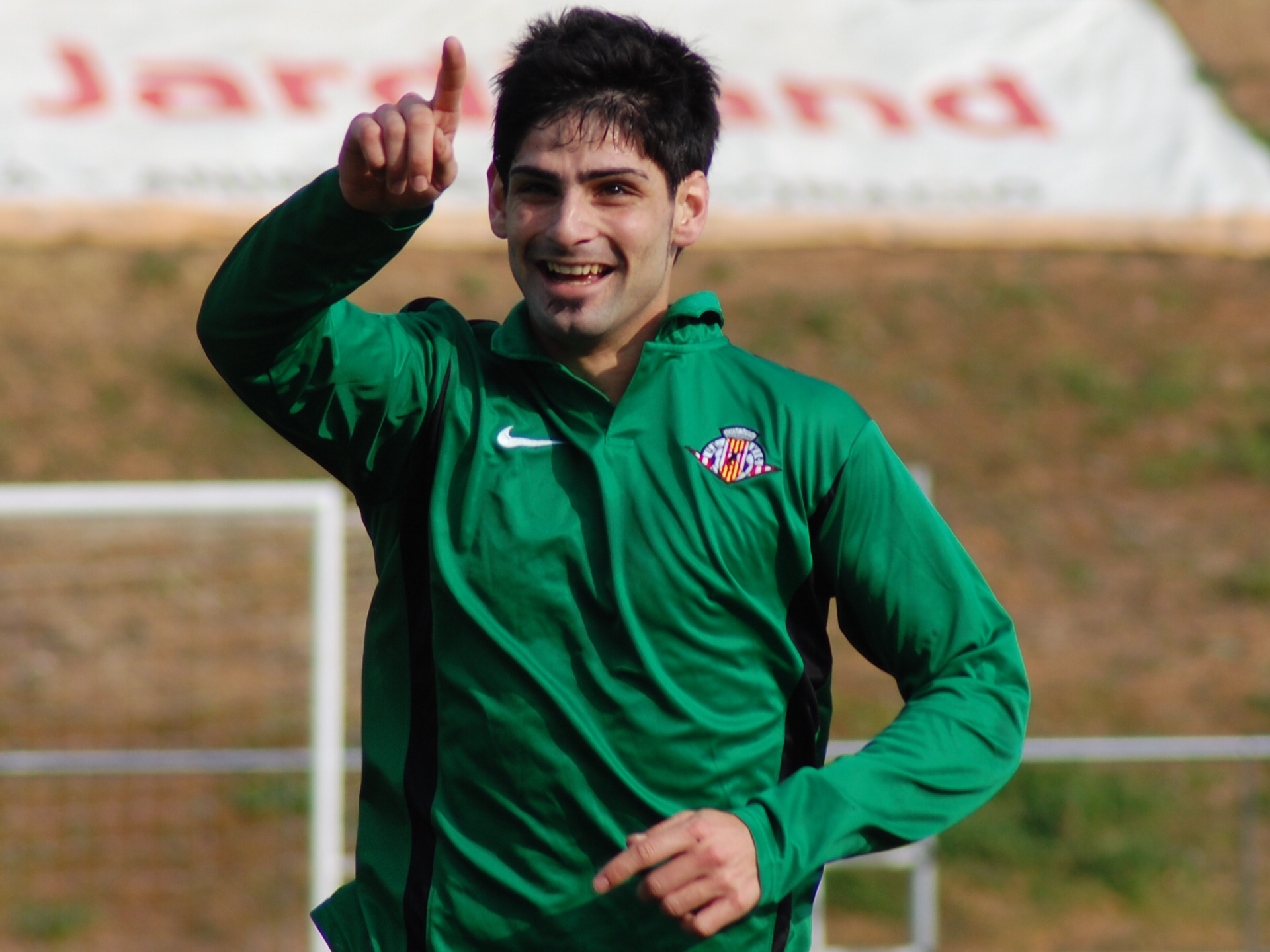 Muñoz celebra el segon gol del Vic que ell va transformar amb un gran xut. FOTO: Jordi de Planell.